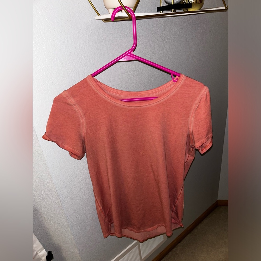 LULULEMON TSHIRT